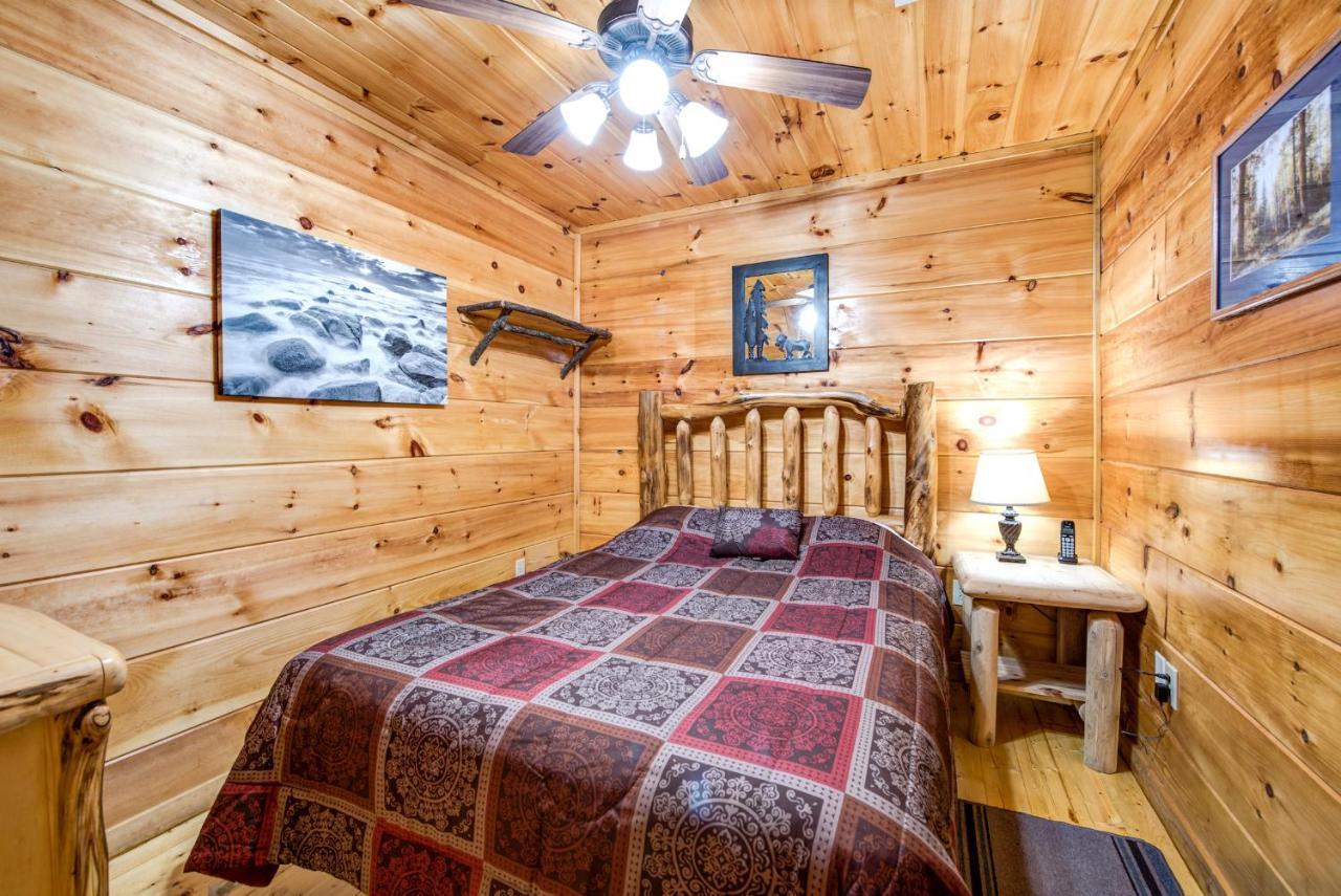 Cabin Of Dreams, 3 Bedroom Water View, Wifi, Hot Tub, Pool Table, Sleep 8 Севьервилл Экстерьер фото