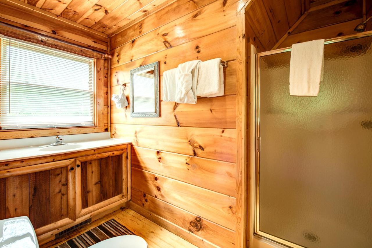 Cabin Of Dreams, 3 Bedroom Water View, Wifi, Hot Tub, Pool Table, Sleep 8 Севьервилл Экстерьер фото