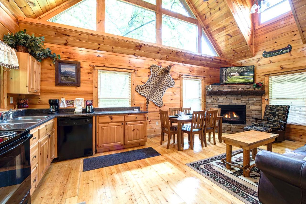 Cabin Of Dreams, 3 Bedroom Water View, Wifi, Hot Tub, Pool Table, Sleep 8 Севьервилл Экстерьер фото