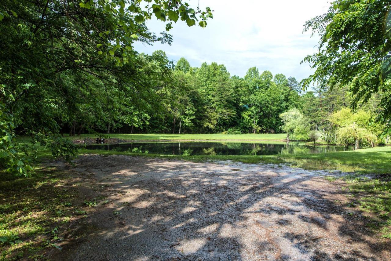 Cabin Of Dreams, 3 Bedroom Water View, Wifi, Hot Tub, Pool Table, Sleep 8 Севьервилл Экстерьер фото