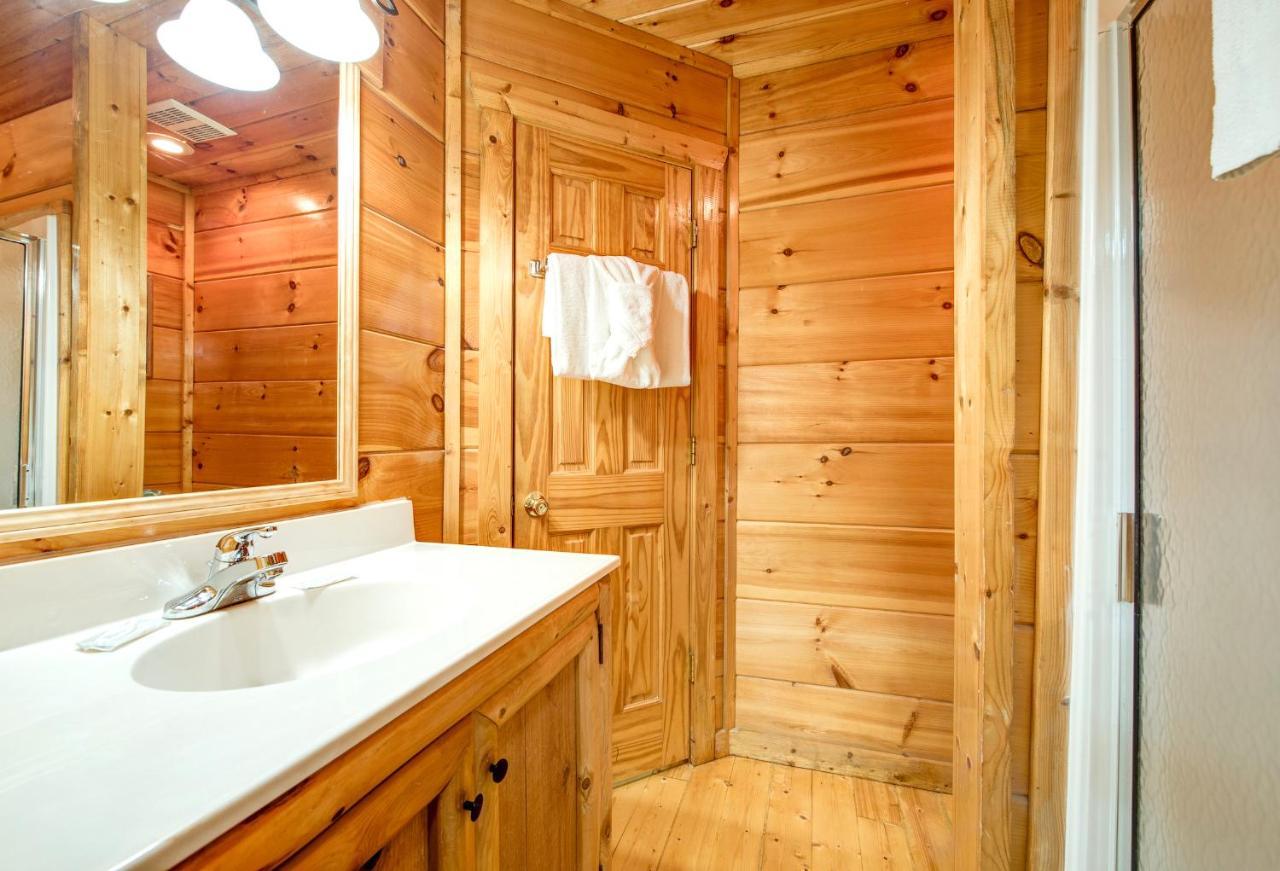 Cabin Of Dreams, 3 Bedroom Water View, Wifi, Hot Tub, Pool Table, Sleep 8 Севьервилл Экстерьер фото